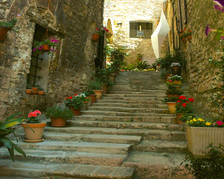 A narrow passageway in the ancient town of Assisi, Italy
